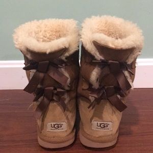 Ugg Bailey Bow (brown) Women’s size 9